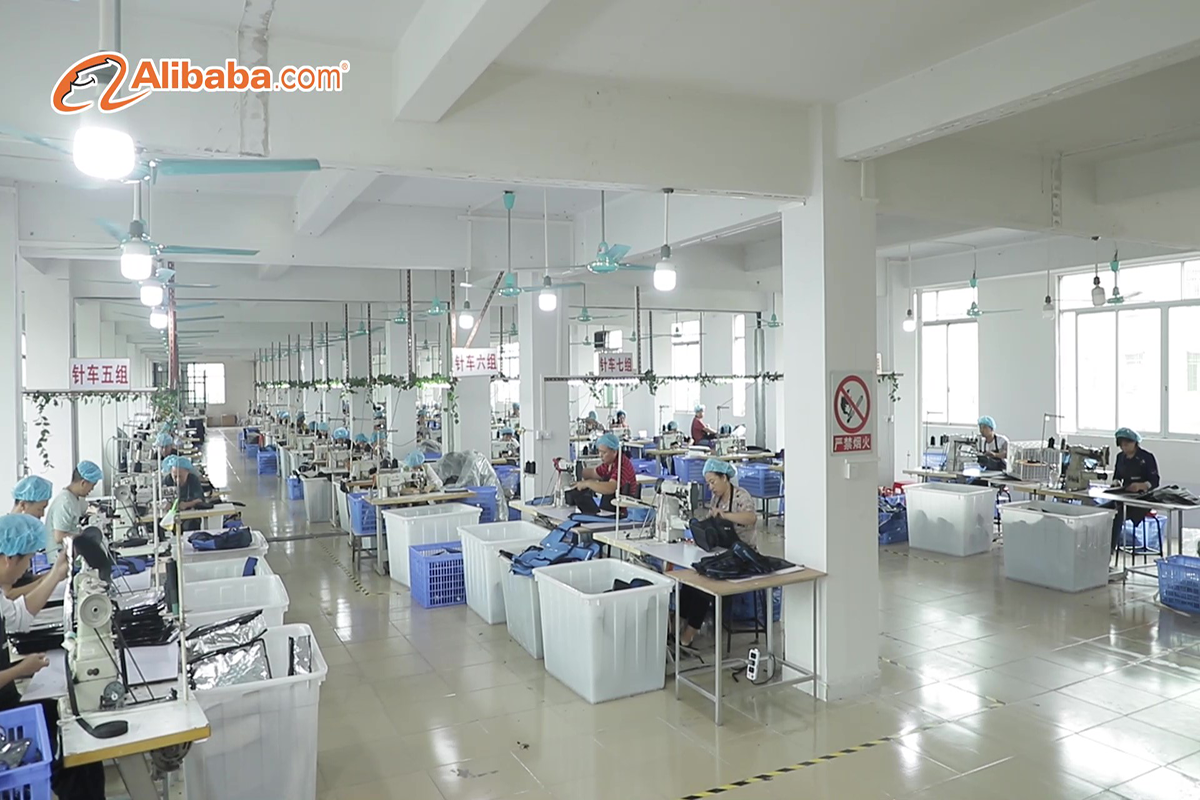 sustainable-rpet-recycled-cosmetic-pouch-grs-certified-bearky