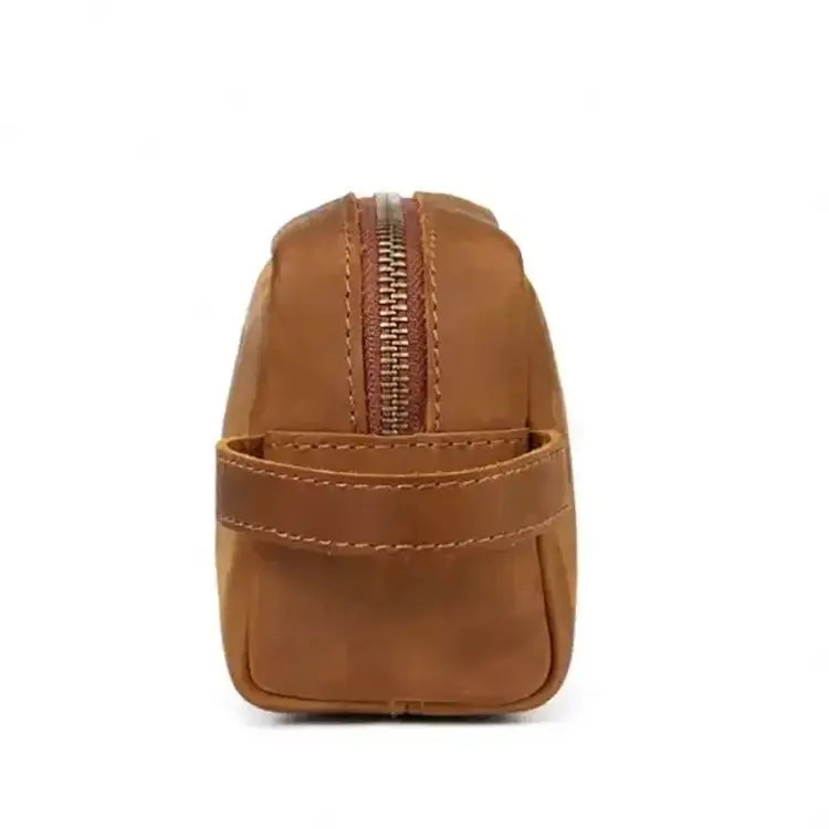 capacity-demonstration-leather-travel-organizer-volume capacity-demonstration-leather-travel-organizer-volume
