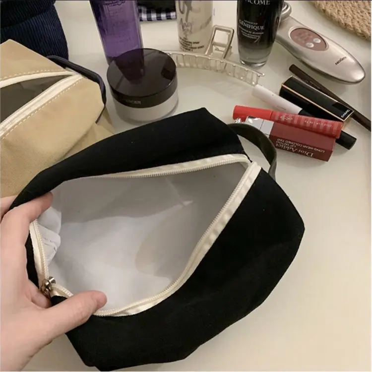 custom-canvas-pouch-logo-embroidery-texture