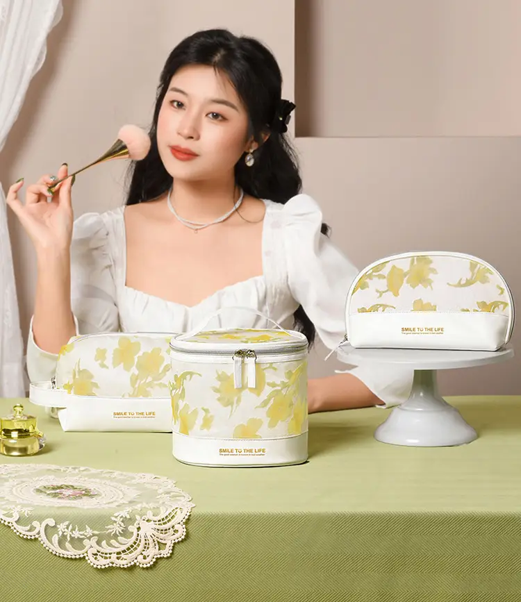 custom-logo-makeup-organizer-pouch-factory