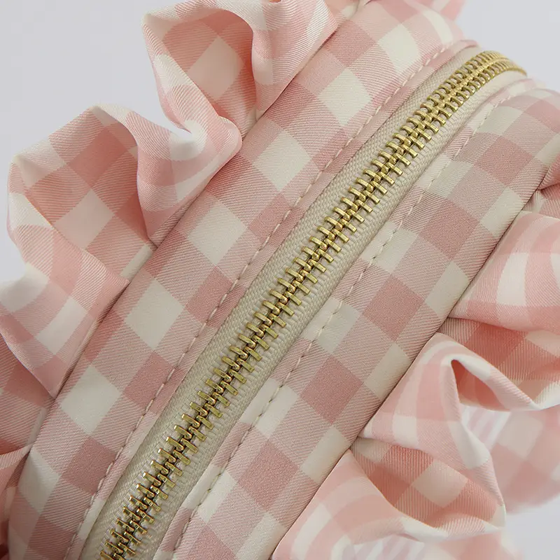 premium-cotton-gingham-fabric-texture-detail