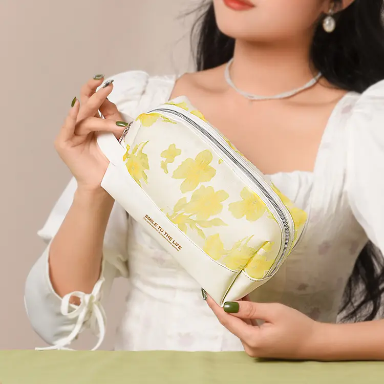 seasonal-promotion-cosmetic-bag-bundle seasonal-promotion-cosmetic-bag-bundle