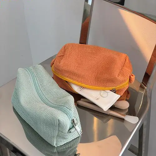 smooth-zipper-detail-corduroy-pouch