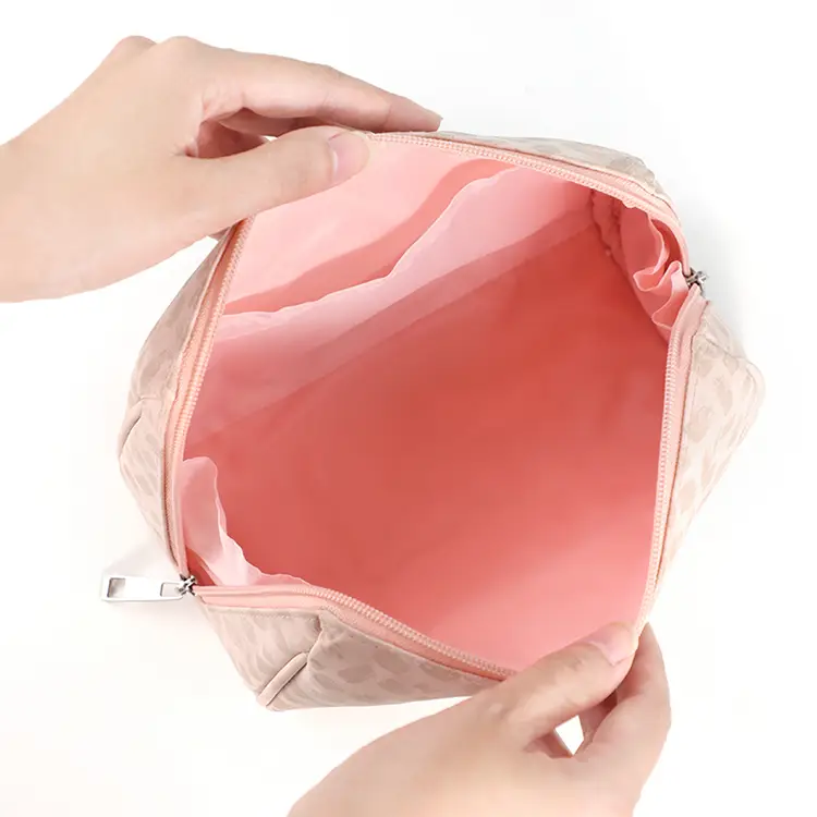 cosmetic-bag-manufacturing-factory cosmetic-bag-manufacturing-factory