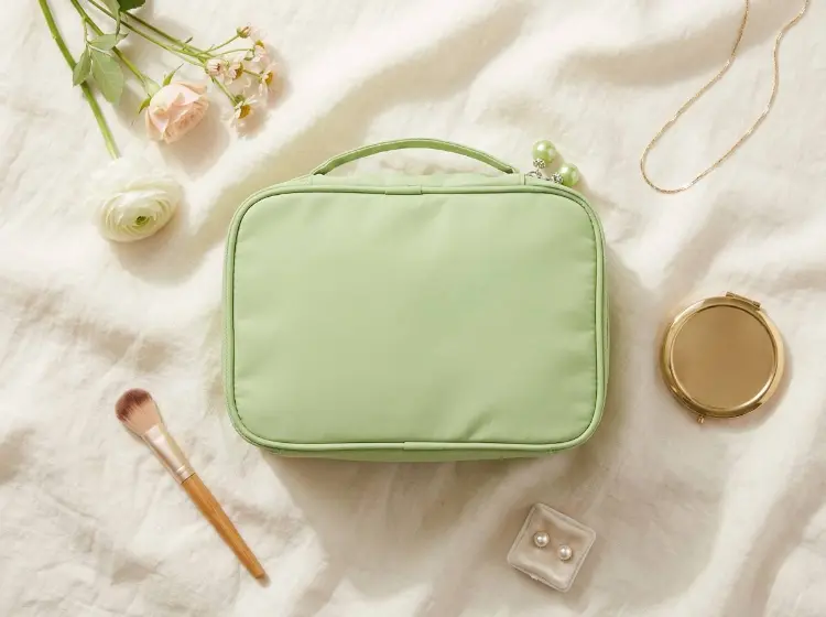 foldable-toiletry-bag-space-saving-design foldable-toiletry-bag-space-saving-design