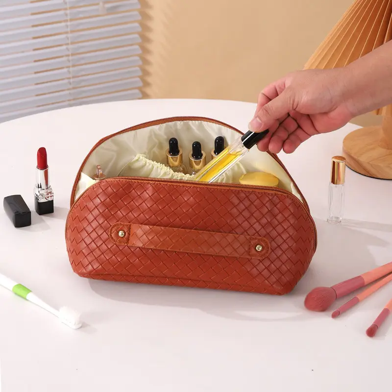 quilted-cosmetic-bag-texture-detail