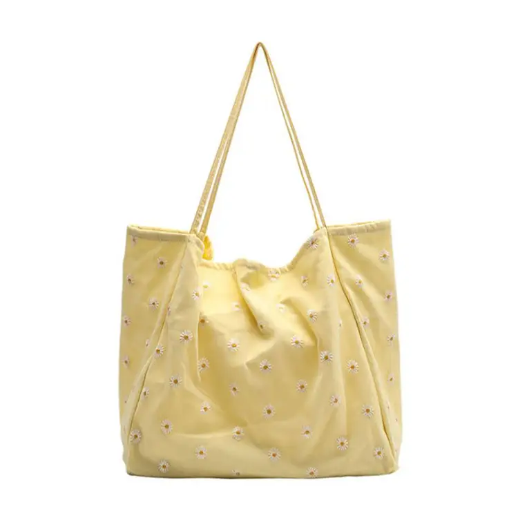 trendy-canvas-beach-bag-detail-02-hardware-interior