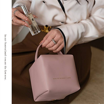 Cube-Shaped PU Leather Cosmetic Bag – Compact Travel Makeup Organizer